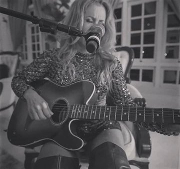 View image on Twitter