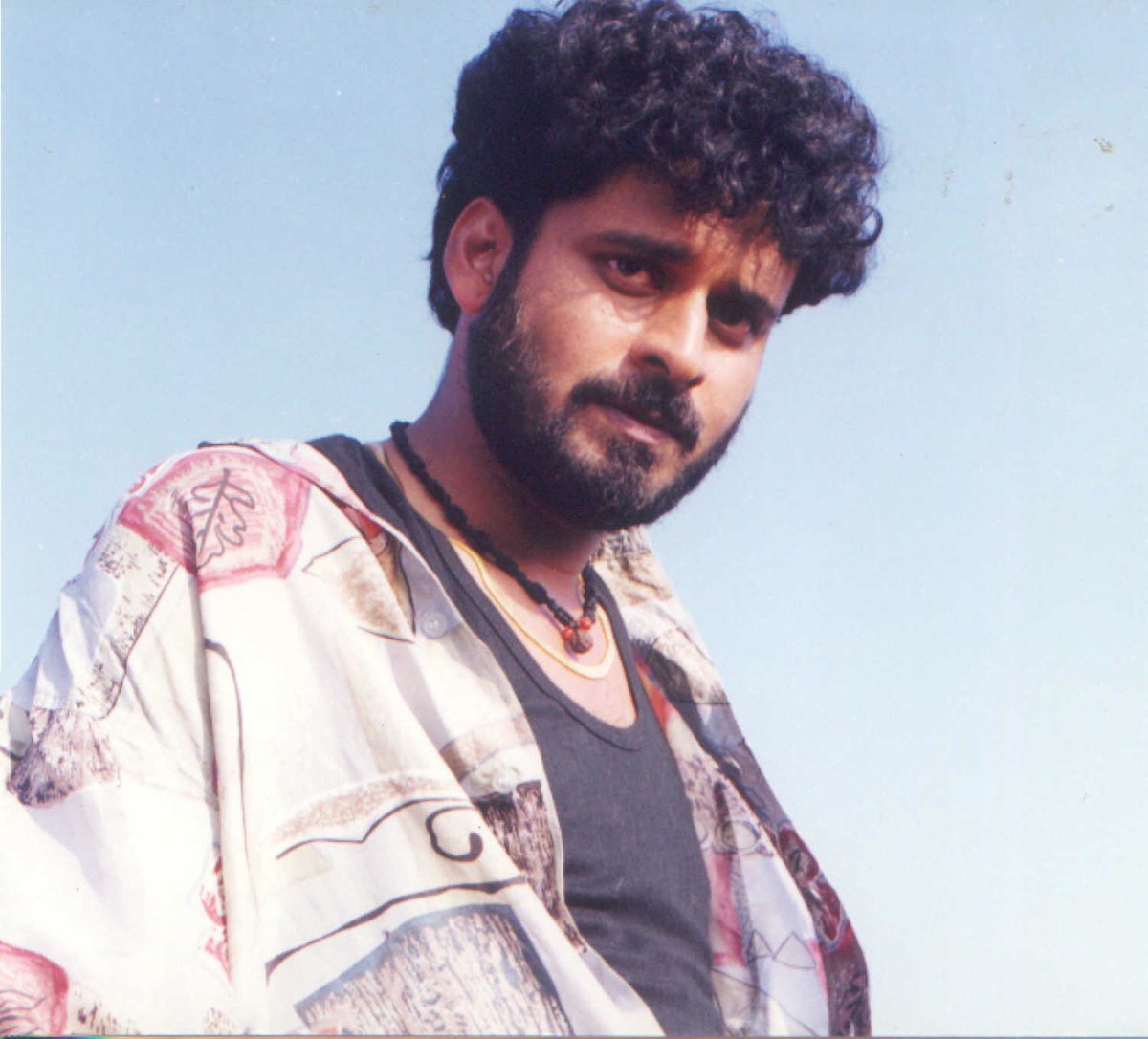 FilmHistoryPic's tweet photo. Happy Birthday @BajpayeeManoj 💐🎂 https://t.co/wlRLrTKqS0