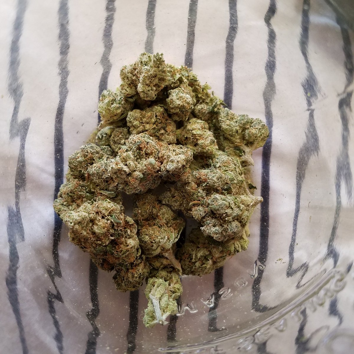 ToneOfMyVoice's tweet photo. White Fire OG! Burns well, enjoyable sour, lemon, floral flavor. Have your munchies & water close! 3.7 out of 5! #GloriousBeardGawd #TalksWithTone @_MedStation_ #TheStation π https://t.co/uphqDNuAeE