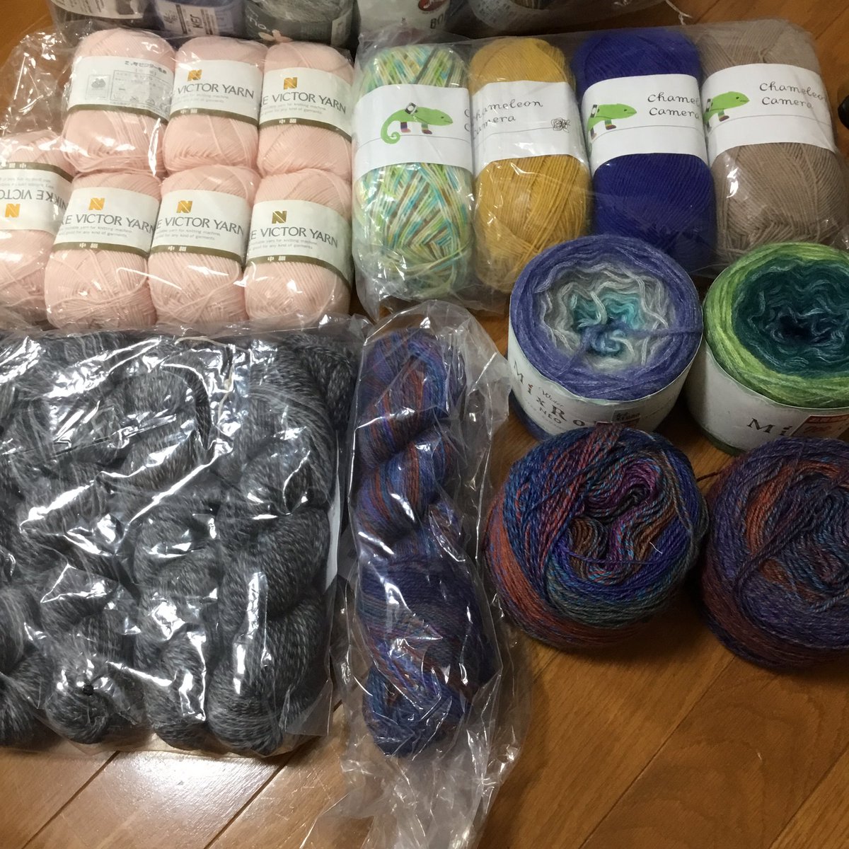 clover_non's tweet photo. 毛糸の整理したのでまとめてアップ🧶

消費に努めて新しくは買わないぞ！
と言いつつ今年の冬はミックスロールポップみたいな可愛い系の糸でポンチョとか編みたい！と思っていたりする。 https://t.co/wZRnya1hIY