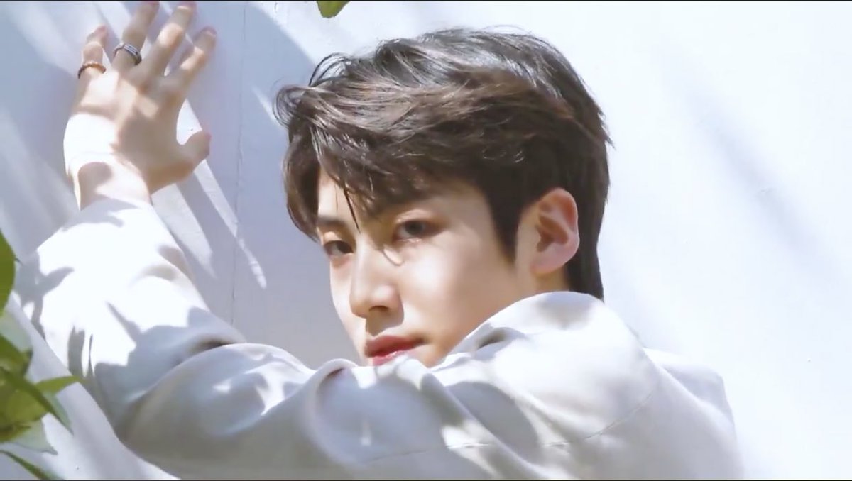 ขอร้องนะ กูอยากกราบสไตล์ลิสมากกกก ที่ดึงความหล่อออความผัวของอึนซังออกมาได้แบบเยอะมากกกก แต่ถึงอย่างนั้นเบ้าหน้าก็ต้องผัวแบบนี้ด้วยย กุไม่ไหวแล้วอึนซัวปัวมากก กรี้ดไม่หยุดเลย 🥺🥺🥺🥺🥺🥺🥺🥺🥺🥺🥺🥺🥺