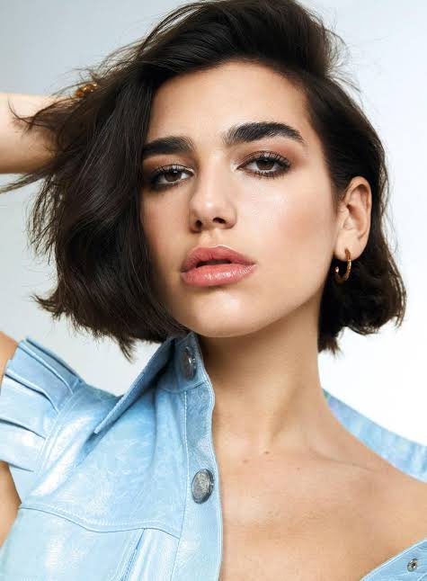 LoYCritica's tweet photo. Pra quem ainda quer comparar Gabigol com Dua Lipa, entendam: https://t.co/dCxrrm87bh