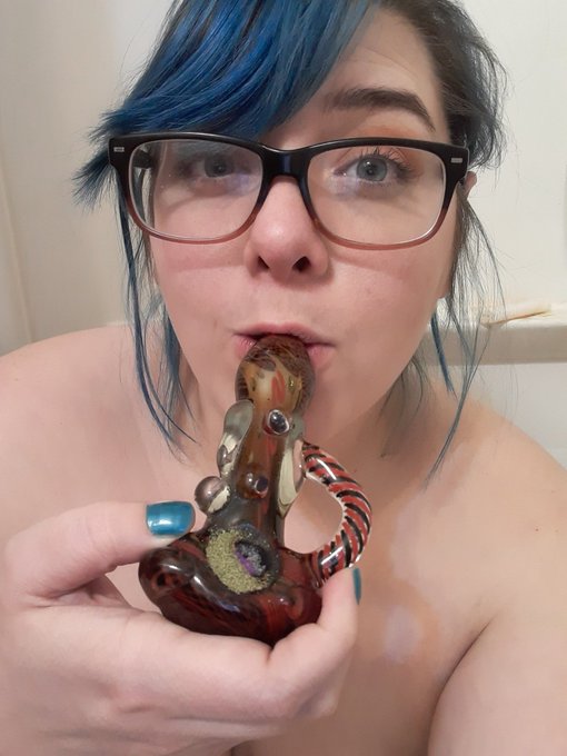 The 1st day in a week I'm done with work before 3am. Time for a bath, bowl, and some Neil Gaiman on Audible