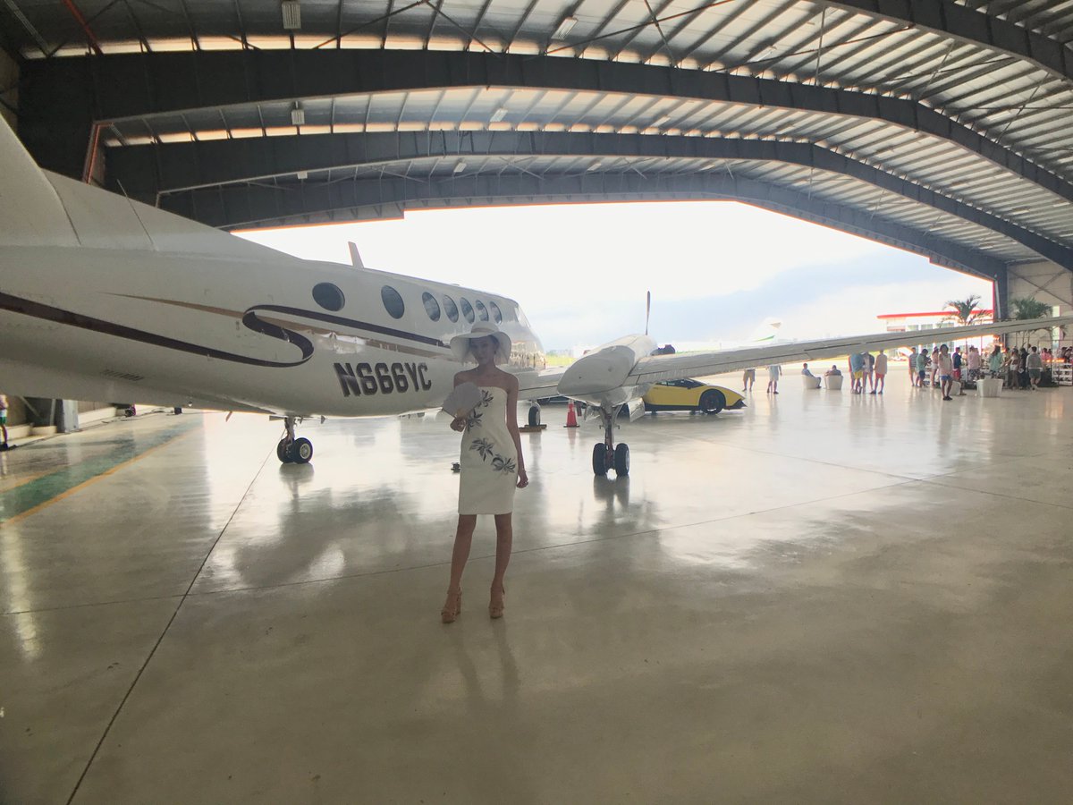 Behind the scenes at the airplane hangar scene. Constance Lau in front of the private jet. Lusi Jing and one of our great ADs Pikky Lim who really took care of the whole cast in some sometimes tough filming conditions.  #CrazyRichAsiansParty