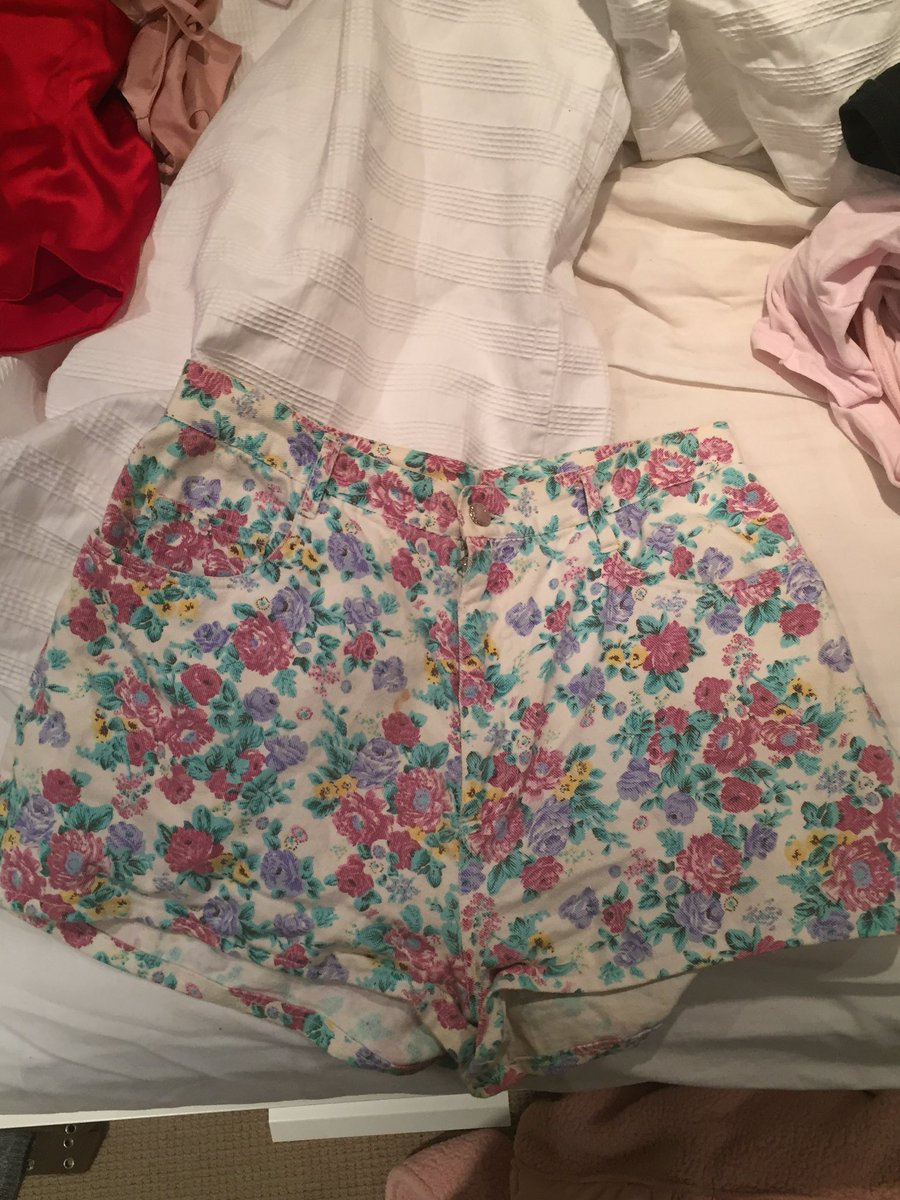 cutest ass shorts i thrifted but way too small for me lol size 27 denim floral i rlly hope someone picks these up ;____; they deserve a good home ! $10 shipped