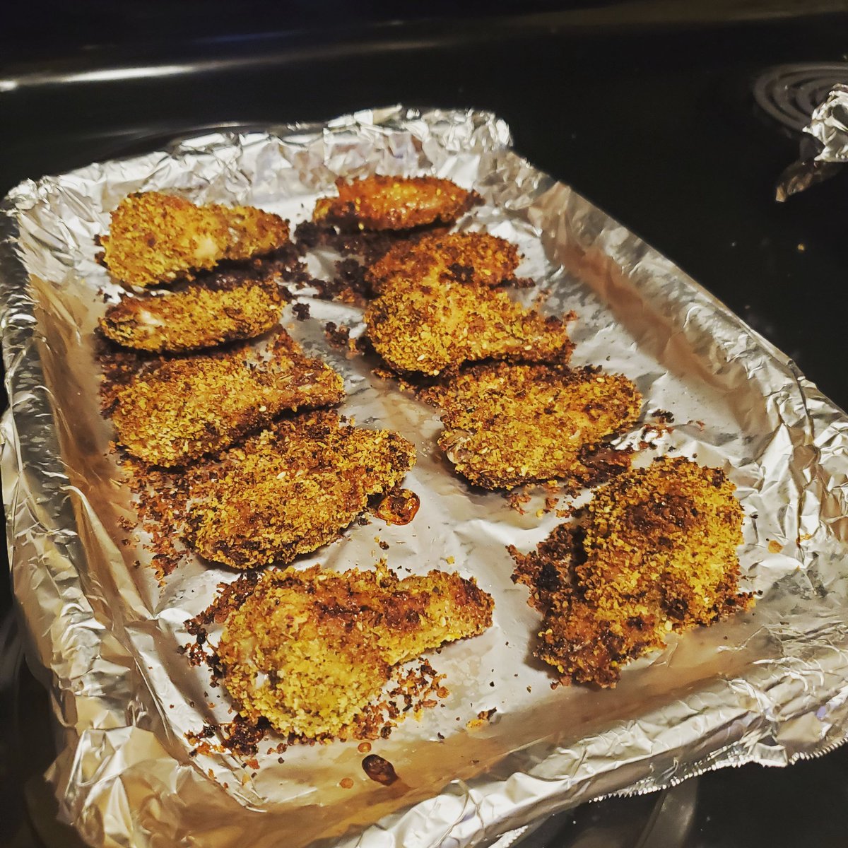 boss_eats's tweet photo. Baked two whole trays of chicken wings tonight... and ate them all 😅 . Oops? For those who love wings, how do you like them prepared? 🍗
#comfortfood #chickenwings #chicken #wings #bake #baking #comfort #freetherapy #videogames #gaming #food #eats #bossbattle #cuisine https://t.co/zXwv5gFUqf