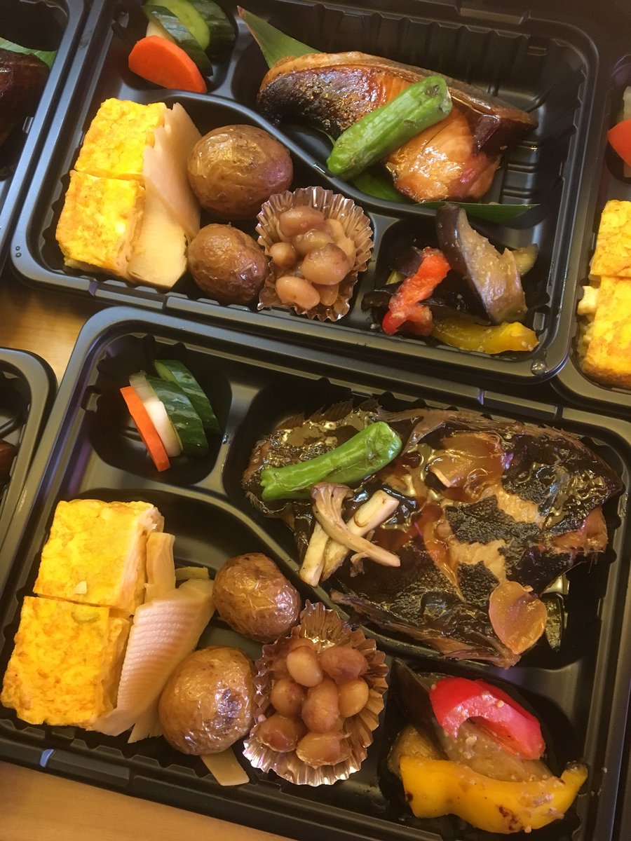 Issin_ueno's tweet photo. ブリ照り焼き
or
カレイの煮付け
自家製漬け物
ネギ入り玉子焼き
新じゃが揚げ煮
ナスとパプリカの味噌炒め
とら豆の含め煮
タケノコ
＋玄米&amp;白米のハーフ&amp;ハーフ
#全て手作り #無添加 #天然塩使用
#健康のお手伝い #免疫アップ
#一心 #お弁当 #コロナに負けるな https://t.co/xESIlcqJFz
