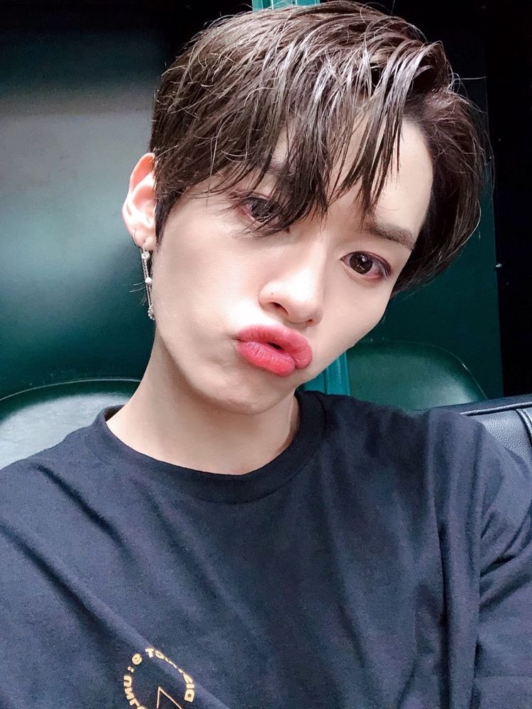 Minho pouting; a thread