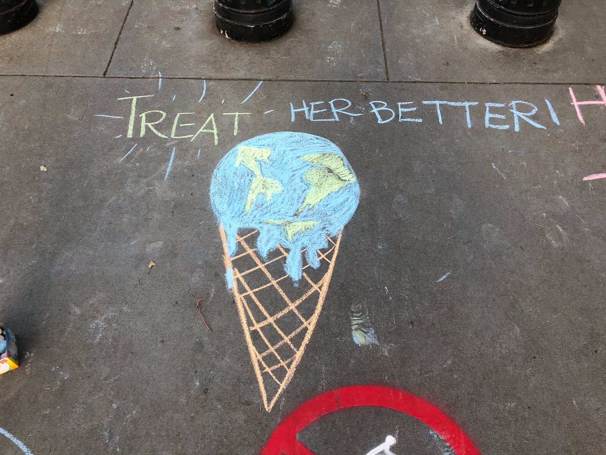 LenaHowland's tweet image. In honor of Earth Day, students part of @SacSunrise took part in the #climatechalkout on the sidewalks around the state Capitol, DOCO and Old Sacramento. We’ll hear from one of the artists on her message to Sacramentans on #LateNewsTonight at 11 on @ABC10. 
📸: Selene Martinez