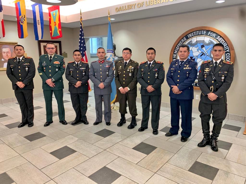 httpspbstwimgcommediaEWQkKQIWoAcO-y5formatjpgnamemedium