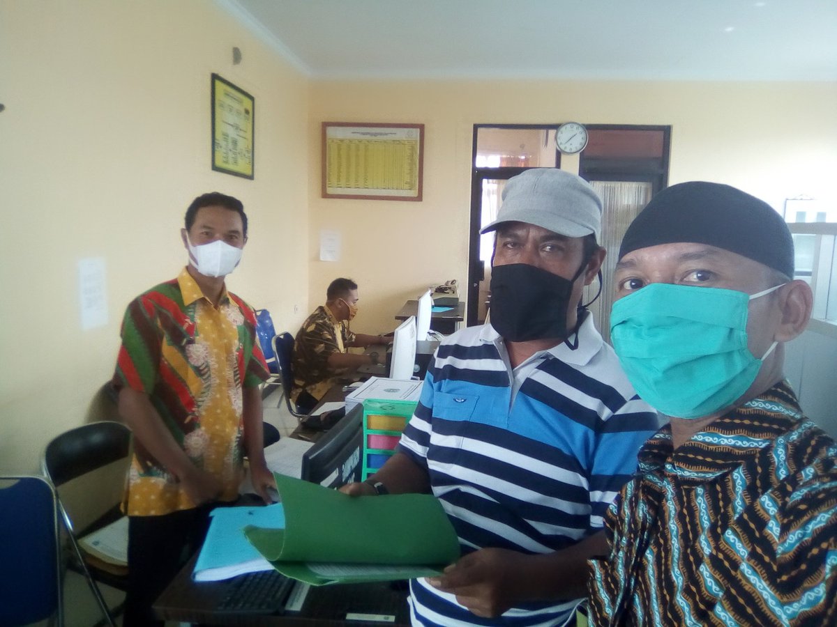 AndryPresiden's tweet photo. Kegiatan piket hari ini,,,, masih di suasana LOCK DWON ...
Tetap semangat meskipun dalam situasi seperti sekarang.... 💪💪💪

#cooperativeactivator 
#ppklkemenkopumkri 
#penyuluhkoperasi 
#ppkljawabarat 
#ppklindramayukeren
#lawancovid19 https://t.co/WZbNAfGlP2