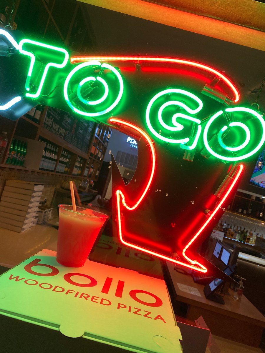 FoodsOfMyCity1's tweet image. #Bollo offers delicious, true wood-fired #pizzas, #pastas, &amp;amp; more w/really good $5 bellini. 

During the #COVID19 stay-at-home order, they've partnered with @southernsmoketx to help hospitality industry families &amp;amp; individuals in need! #SupportYourLocalRestaurants | #MissingHou