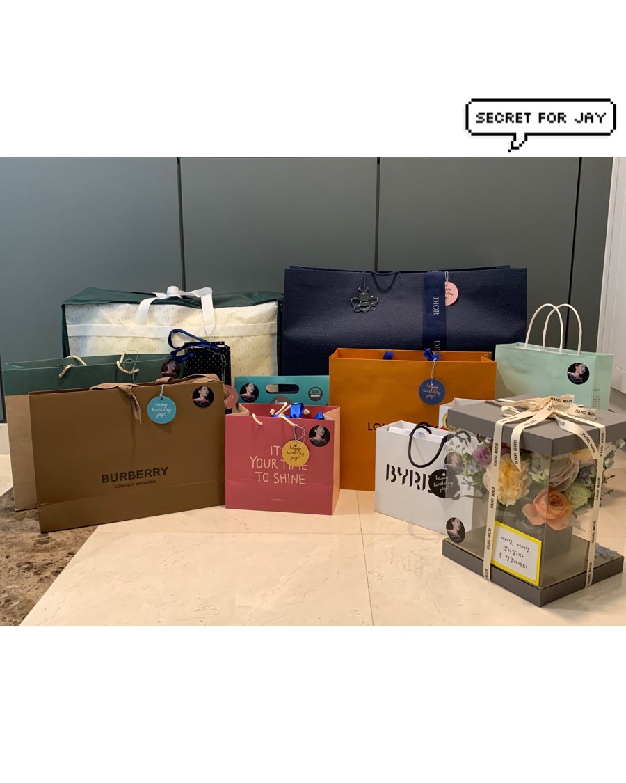 Secret870425's tweet photo. [SUPPORT] 𝙱𝙸𝚁𝚃𝙷𝙳𝙰𝚈 𝚂𝚄𝙿𝙿𝙾𝚁𝚃 전달완료😊✨ #박재범 #JAYPARK https://t.co/uSbUhw0SA1