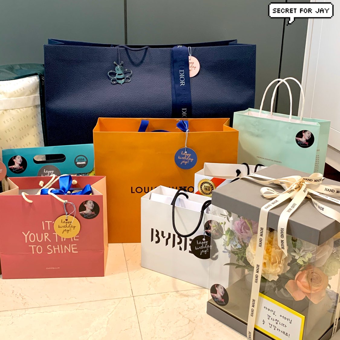 Secret870425's tweet photo. [SUPPORT] 𝙱𝙸𝚁𝚃𝙷𝙳𝙰𝚈 𝚂𝚄𝙿𝙿𝙾𝚁𝚃 전달완료😊✨ #박재범 #JAYPARK https://t.co/uSbUhw0SA1