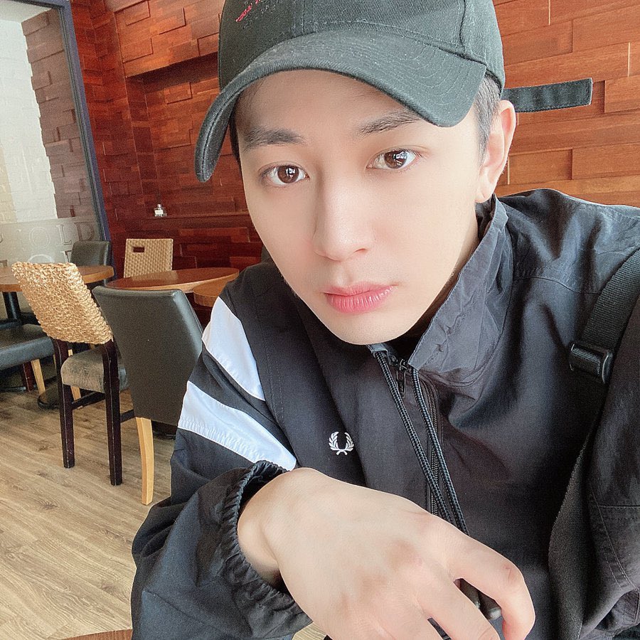 yunhyeong[  #iKON   #아이콘  @YG_iKONIC]