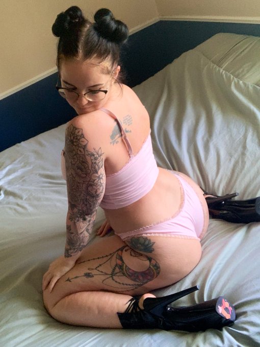 The first 10 people to go sub to my VIP OnlyFans page get 50% off! https://t.co/woMUQJQHgH https://t<a href="/tag/mvsales"class="tags"><span>#mvsales</span></a>
