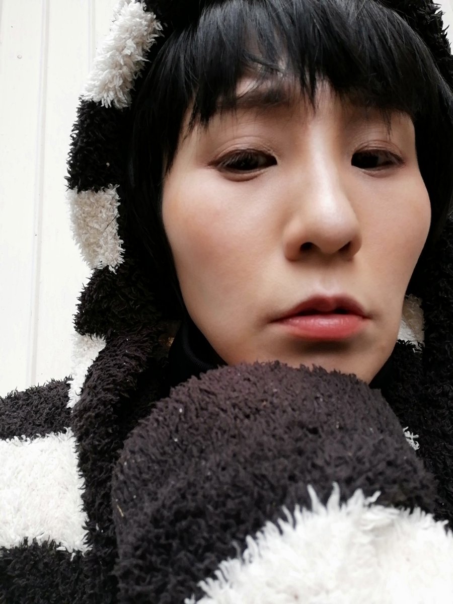 加藤良子 カトウフミコ イケメンになりたくてメイクを研究していたはずなのに 黒髪ショートのただの自分が出来上がりました 涙 涙袋が欲しいということと犬のような口角をつくる の努力のあとはみえる気がします カメラロールが自分ばかりで笑えます