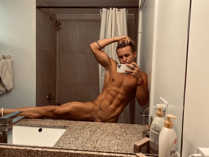 1 pic. Looking for a new OnlyFans to check out?? Try @JonathanGaray3 Hot body, great content, check it