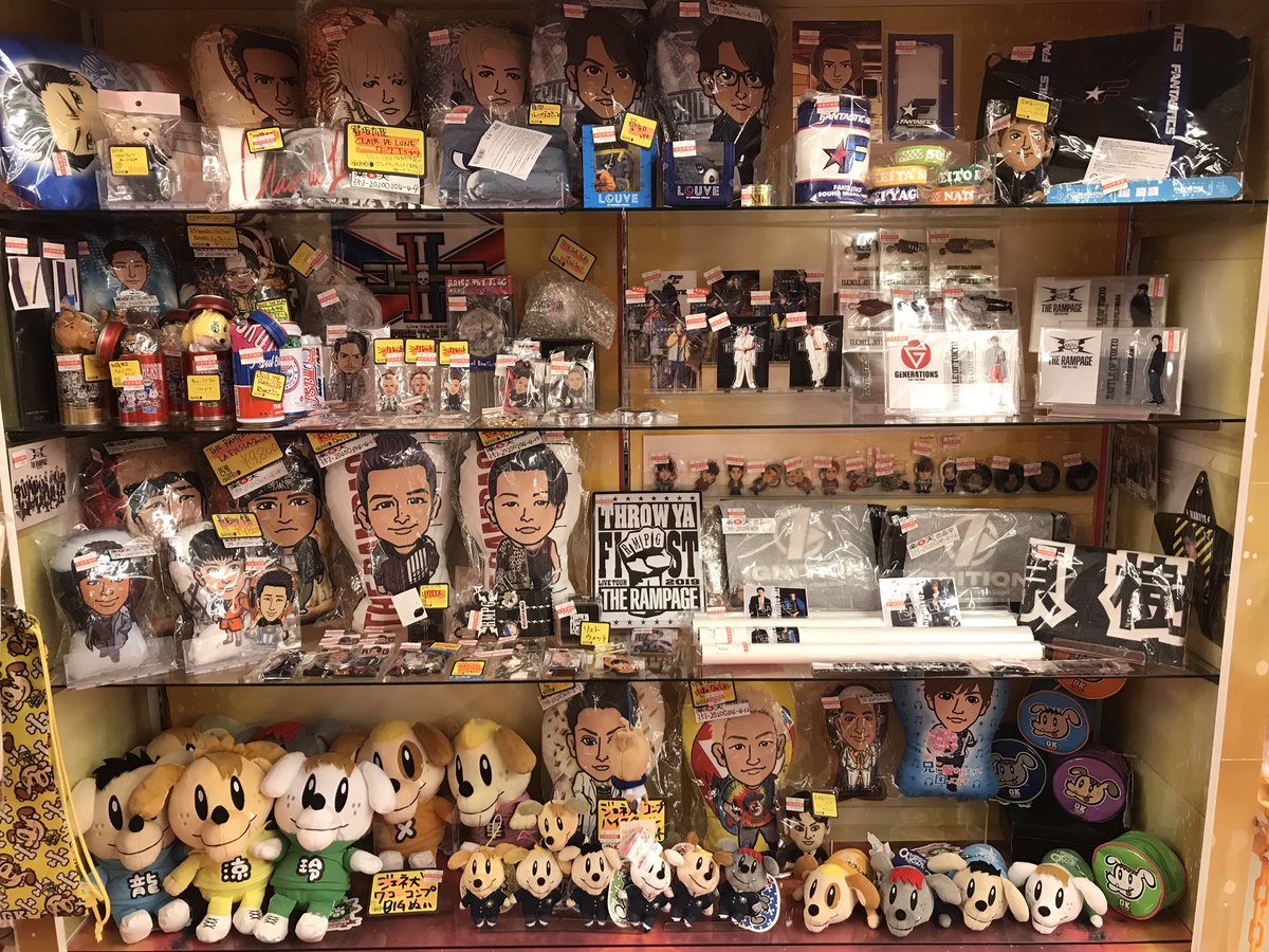 お宝市番館尾張小牧店アイドル On Twitter お店はcloseしていますが 店内では再オープンに向けて準備中です ショーケース内も整理しながら作り直し 店頭では購入できませんが 一部ネットで購入できます 楽天 ヤフオク にて出品中ですのでぜひ一度ご覧下さい