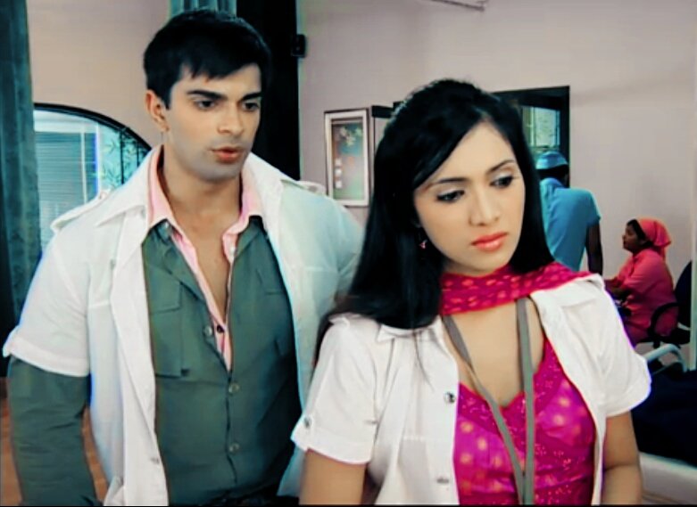 they look so good together! all i want to do is take screenshot of them together! #armaanriddhima |  #dillmillgayye