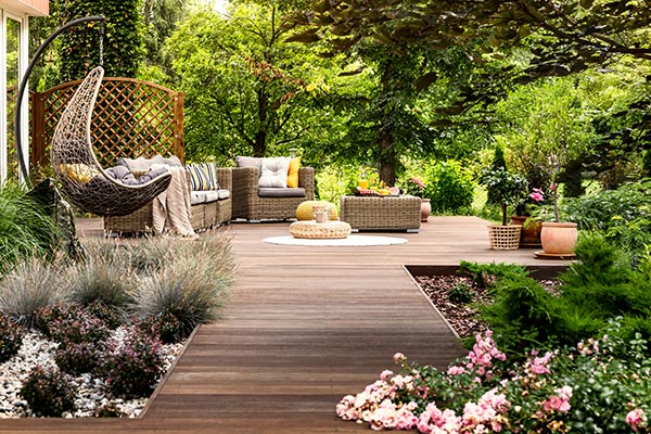 With many now spending a lot more time at home for the foreseeable future, experts offer their top tips to spruce up your outdoor space and improve your garden without spending a penny. READ MORE> ow.ly/VWdc30qA4Xr