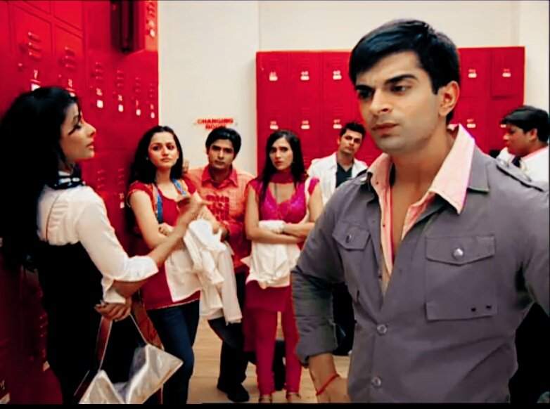 ``haarne wla jeetne wale ka personal locker banega for 24 hours`` 一 this bet thingy was fun but it was so wrong of them for betting on a patient. #dillmillgayye || E2