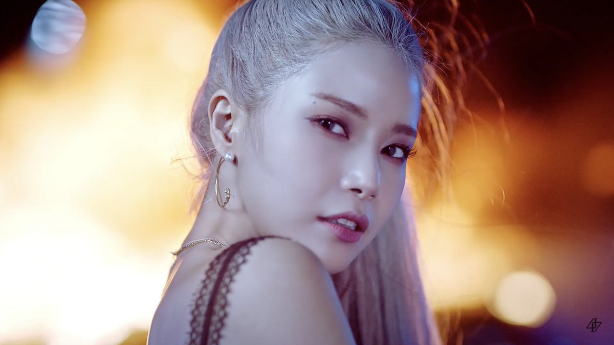YEZISTlC's tweet photo. i’m- i have no words
#SOLAR_SPITITOUT
#SOLAR_DEBUT https://t.co/gdn8dGqMU2