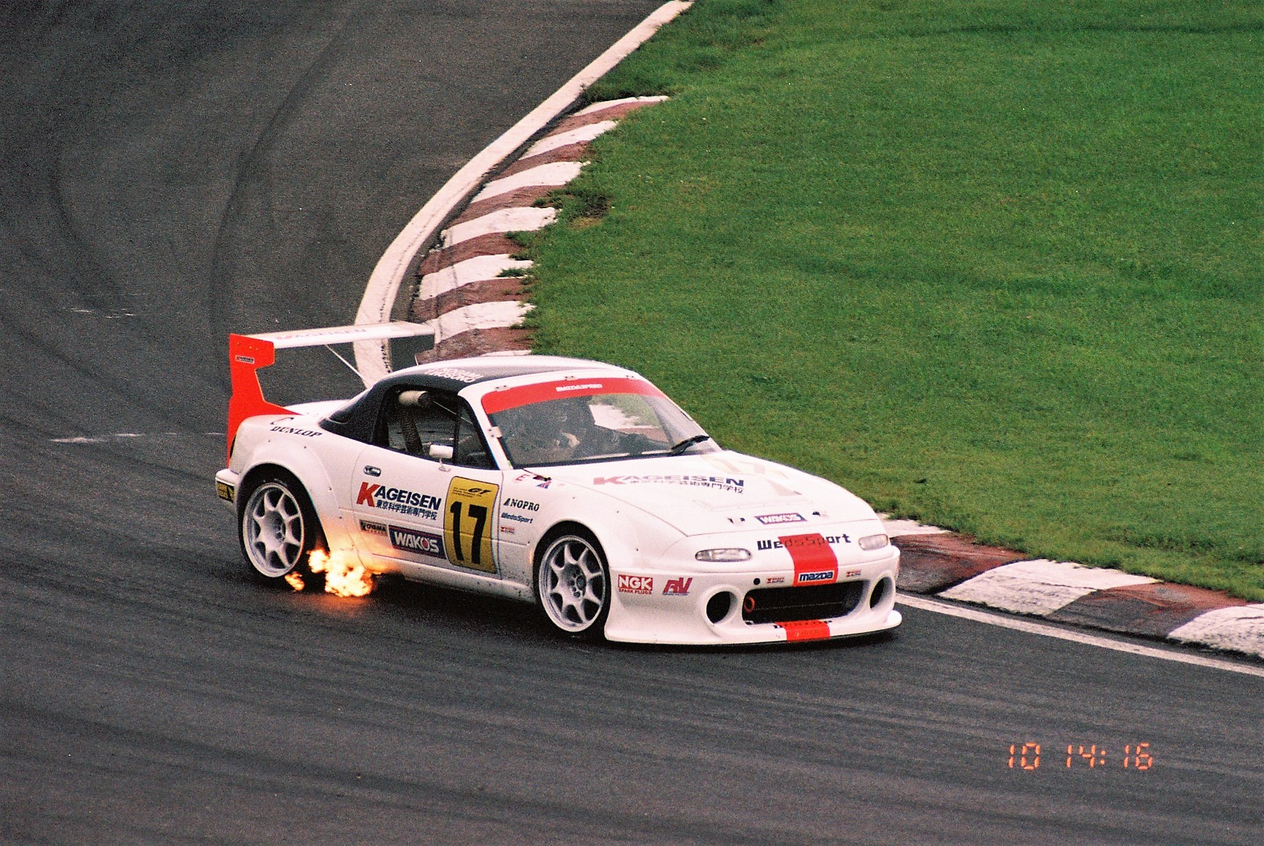 タヌさん Twitter પર Supergt Jp 今のマツダ ロードスターの パイセン ユーノス ロードスターですが エンジンが１３b そう ロータリーエンジンのロードスターです T Co 6ibhd3oi5t Twitter