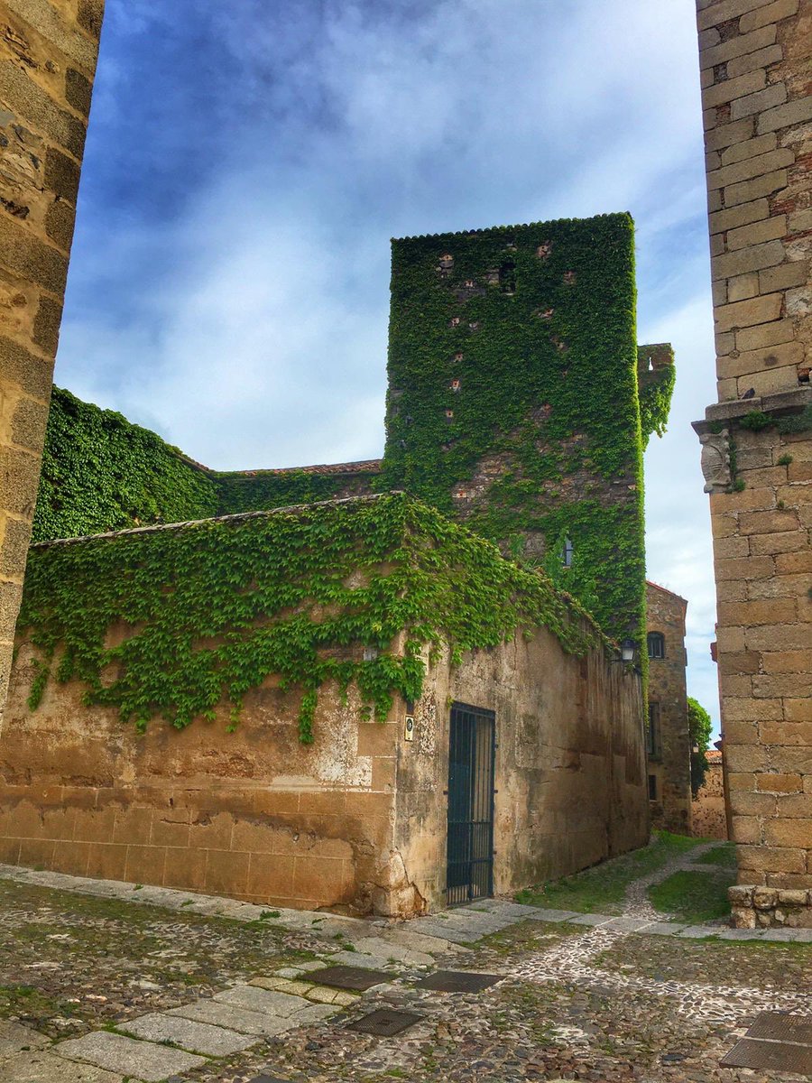 JoArcheron's tweet photo. Cáceres parece encantada https://t.co/OoSWJRAM0E