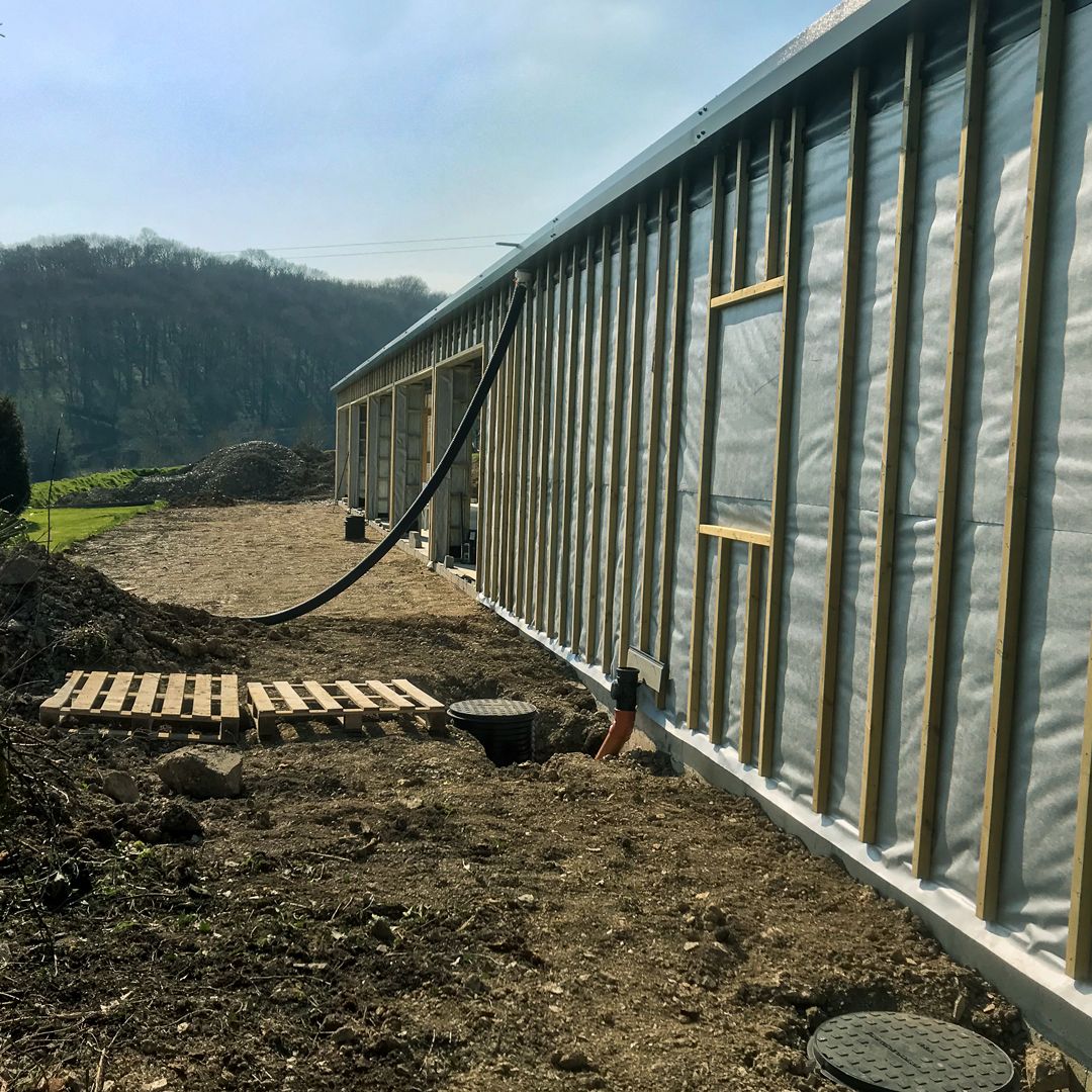aldervineyard's tweet photo. Progress has slowed slightly but we are luckily still been able to make bits of progress on our build 🙌 All our walls are waterproofed ready for when the cladding and windows can eventually be delivered. 💪 https://t.co/Zn6GpDPA5V