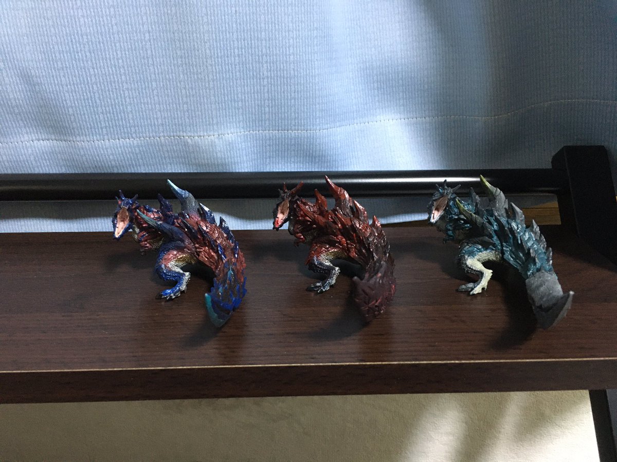 名前「　　　」S6-Studioディノバルド 二個目 MHX」の「斬竜 ディノバルド」と「燼滅刃ディノバルド」が立体化