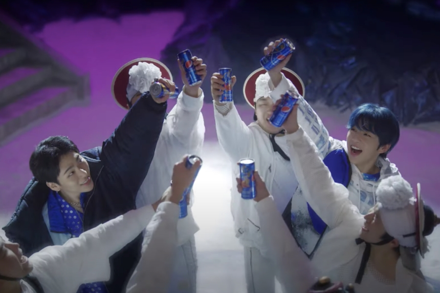 soompi's tweet photo. WATCH: #KangDaniel And #Zico Drop Invigorating MV For "Refresh" Collaboration
https://t.co/4Dhp9ZZWOp https://t.co/Uxkwj7gFJK