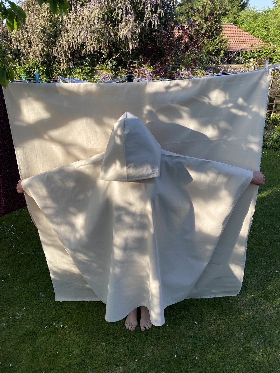 loubakerartist's tweet photo. Day 22 #participationinisolation #performanceaday #30daychallenge @RupiDhillon
‘#Disappearing act’
#participatoryart #performanceart #livingsculpture #stitch #invisible #camouflage #shadow #carljung #self #selfportrait #thedarkside #mafa #mafineart #research #bathspastillmakes https://t.co/CJ2MMmZANw