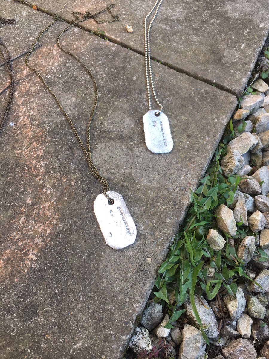 Dog-tags for the tomb scene! These guys are made of cardboard, spray-painted silver, dry-brushed with matt black paint.Unfun fact: in WW1, dog-tags *were* made out of cardboard, which was an extraordinarily bad decision on someone’s part. [3/8]