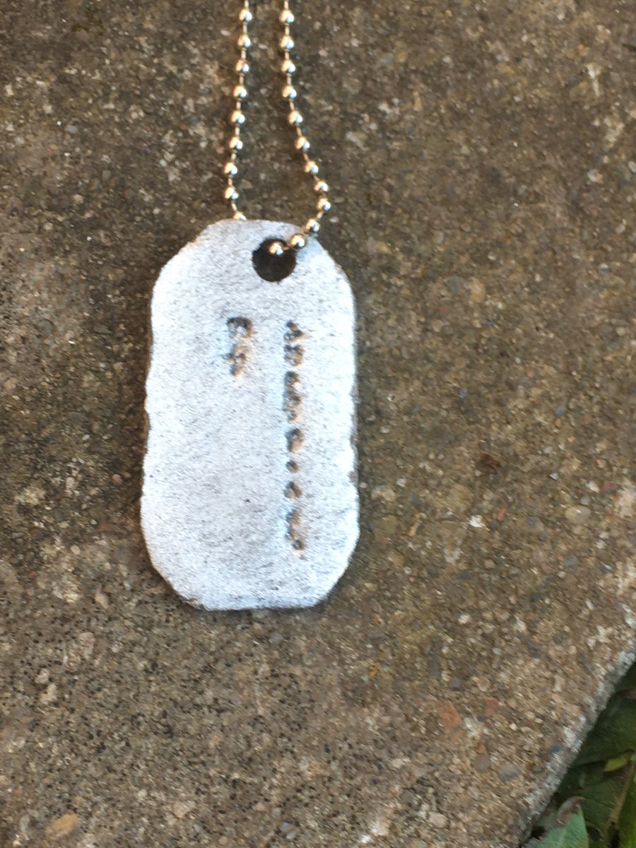 Dog-tags for the tomb scene! These guys are made of cardboard, spray-painted silver, dry-brushed with matt black paint.Unfun fact: in WW1, dog-tags *were* made out of cardboard, which was an extraordinarily bad decision on someone’s part. [3/8]