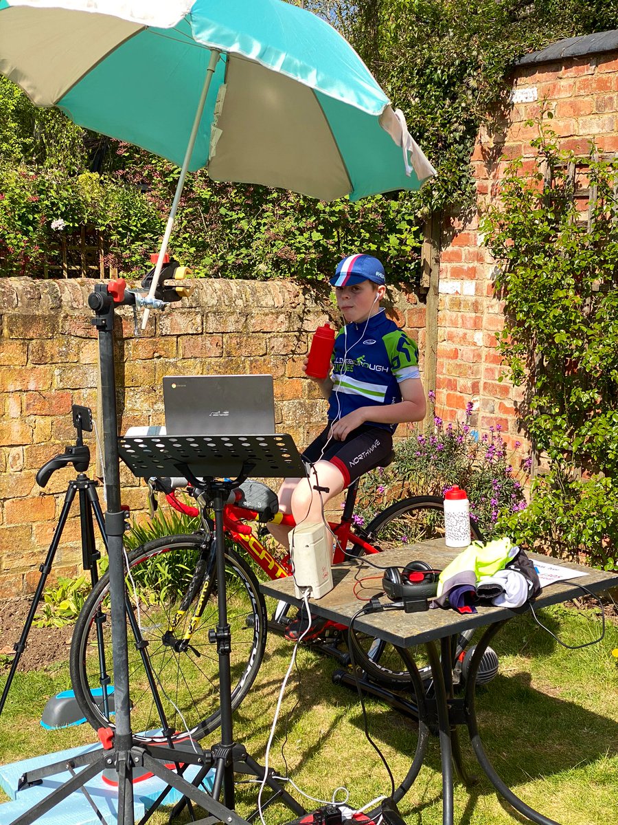 thomas_ivor's tweet photo. 90 miles at 1030. The little metronome is gathering more and more items around his workstation!🤣 #GoHomeGoBig #AW1D @Worldin1Day https://t.co/I6WdEO2CKR