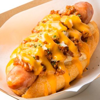 かき氷カフェバーyeloイエロ 六本木 3つ目は wチーズドックをご紹介します ホワイトチーズソース チェダーチーズ ソースを たっぷりかけた贅沢ダブルチーズ ホットドッグに相性抜群のチーズソースとソーセージの肉汁が溶け込み 口の中で旨味が広がり かき氷カフェバーyeloイエロ 六本木 3つ目は wチーズドックをご紹介します ホワイトチーズソース チェダーチーズ ソースを たっぷりかけた贅沢ダブルチーズ ホットドッグに相性抜群のチーズソースとソーセージの肉汁が溶け込み 口の中で旨味が広がり