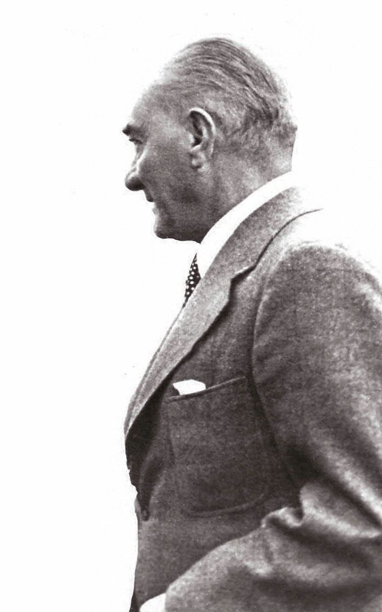 Ne mutlu bir gün! Meclisimiz 100 yaşında❤️ Bugün çocuklarımızın bayramı, sevinin küçükler🥳övünün büyükler👏🏻 bugün 23 Nisan!🗝