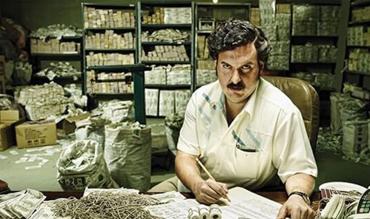 TopAflam_'s tweet photo. بابلو اسكوبار اشهر تاجر مخدرات فى العالم .. كان بيذيع اسعار المخدرات على الراديو فى كولومبيا ..

بتبيع انت ايه علشان تقول انبوكس !! https://t.co/EcdzGOi3vl