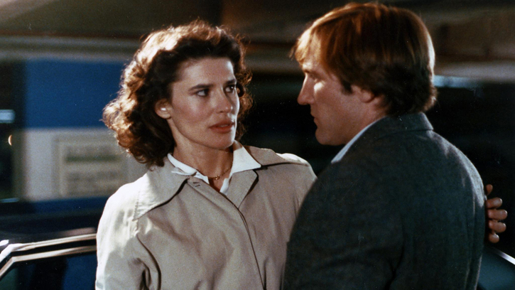 La Femme d’à côté (1981), ensuite, synthétise avec son prédécesseur la maîtrise à laquelle est arrivé le cinéaste. Ensemble, ces deux films forment une synthèse du cinéma de François Truffaut : l’amour de la littérature, du verbe et des relations amoureuses.