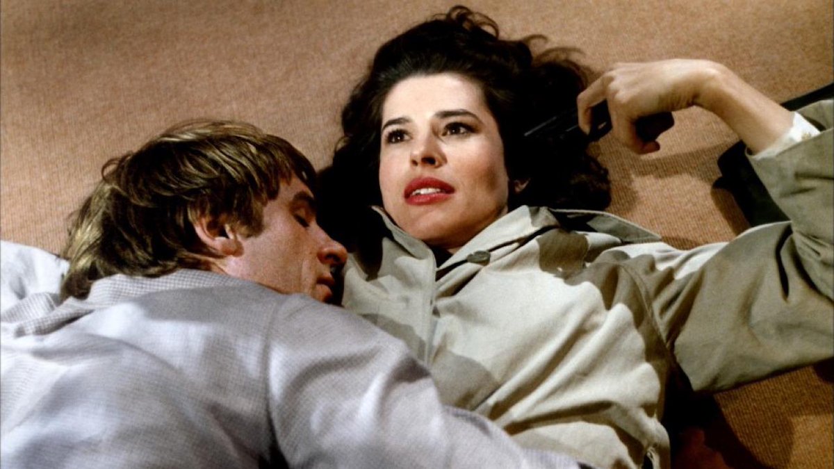 La Femme d’à côté (1981), ensuite, synthétise avec son prédécesseur la maîtrise à laquelle est arrivé le cinéaste. Ensemble, ces deux films forment une synthèse du cinéma de François Truffaut : l’amour de la littérature, du verbe et des relations amoureuses.