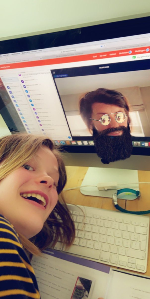 Pascalino_OBE's tweet image. De dochter experimenteert met snapchat terwijl ze live les heeft. #preteaching 😂🤣. (Juf NL trouwens)