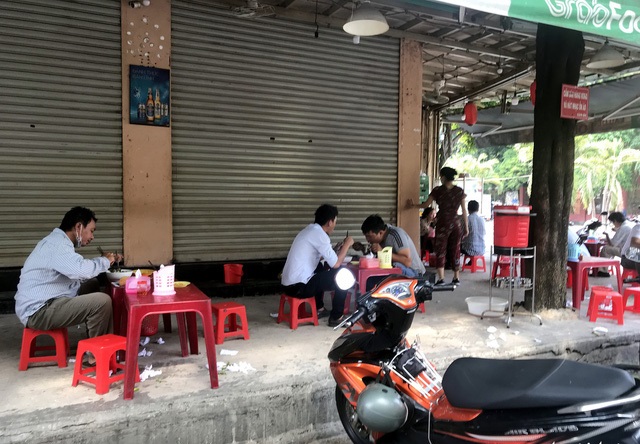 azotours's tweet photo. Finish social distancing, we come back to normal life since today, 23rd Apr 💐💐💐 (Restaurants still serve guests 2m apart)
Welcome to a safe Vietnam ☘️🌱🌴🌳🌳🌳
#azotours #azotourvietnam
#Hello_Vietnam
#COVID19 #Coronavirus
#Vietnam #Safe_Vietnam
#safe_travelling https://t.co/gEBOxfQooP