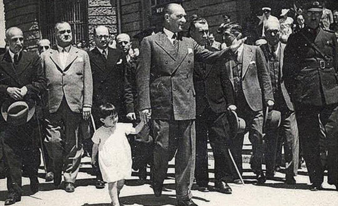 nigdefkk's tweet photo. Bugün #23Nisan Ulusal Egemenlik ve Çocuk Bayramı.

Millî Mücadele'yi başlatan Gazi Meclisimizin açılış yıl dönümü...

Mustafa Kemal Atatürk’ün çocuklarımıza armağanı..

Ülkemizin en güzel yarınları olan çocuklarımız! Bugün sizin bayramınız. 🇹🇷

#23NisanKutluOlsun
#TBMM100Yaşında https://t.co/IooL0gMcLL