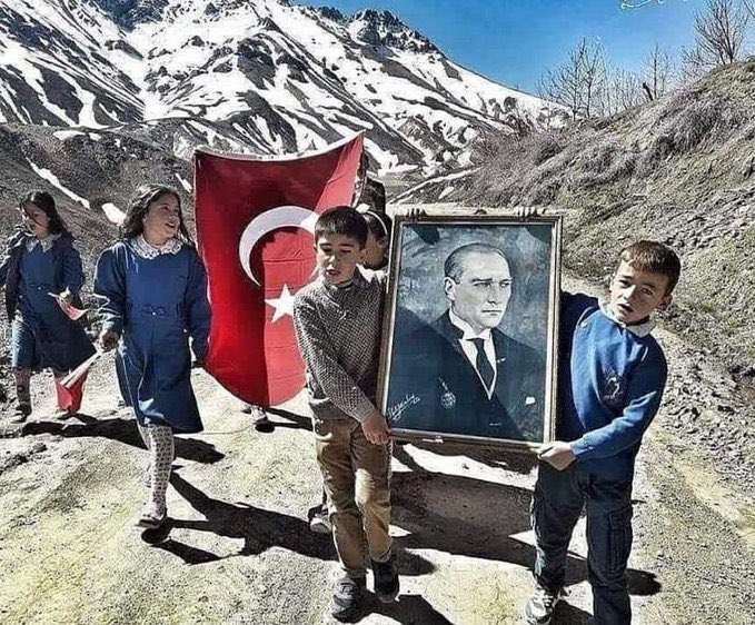 nigdefkk's tweet photo. Bugün #23Nisan Ulusal Egemenlik ve Çocuk Bayramı.

Millî Mücadele'yi başlatan Gazi Meclisimizin açılış yıl dönümü...

Mustafa Kemal Atatürk’ün çocuklarımıza armağanı..

Ülkemizin en güzel yarınları olan çocuklarımız! Bugün sizin bayramınız. 🇹🇷

#23NisanKutluOlsun
#TBMM100Yaşında https://t.co/IooL0gMcLL