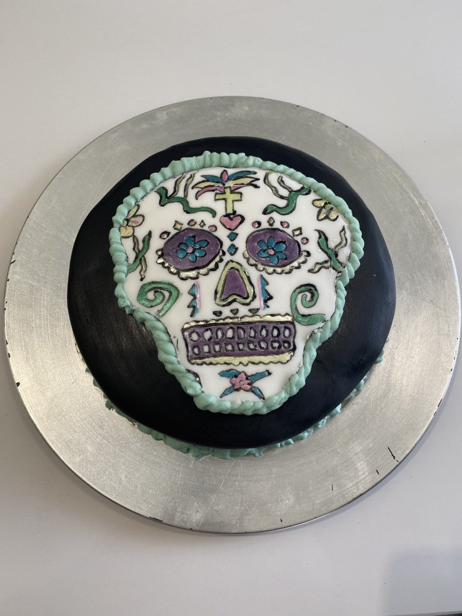 NorwichSchool's tweet image. The results of the Inter-House Bake-off are here! Pupils were asked to bake anything, the more unique and 'showstopping' the better. 

Our Catering Manager, Darren Fitzpatrick, chose the below top 3 entries:

1. Lucy Conroy (E) 
2. Charlie Hutchinson (V)
3. Kyran Dimtry (R)