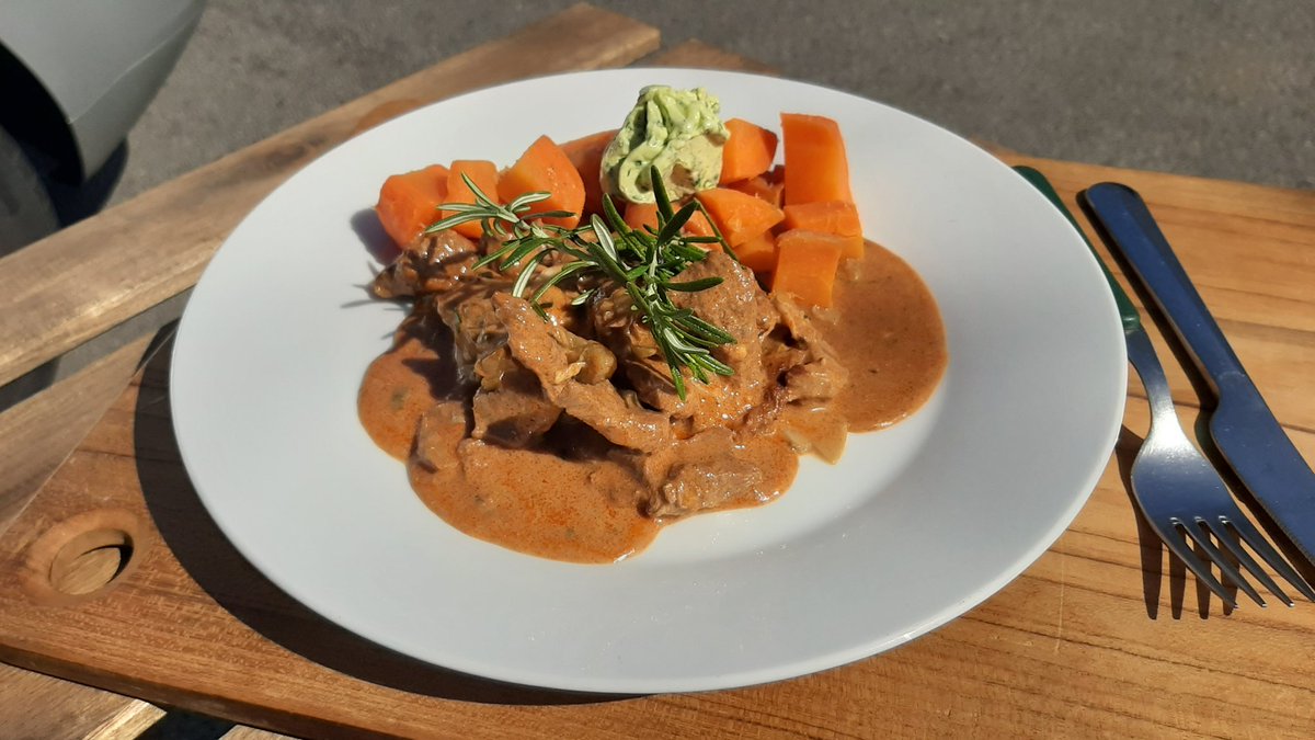 We deliver Restaurant-quailty meals to your doorstep. Todays menu has two of our most popular dishes - Beef Stroganoff and the 'exceptional' Chicken w/ mustard &amp; tarragon. Peace of mind for family members who are #cocooning #Foodie #COVID19 #SelfIsolation