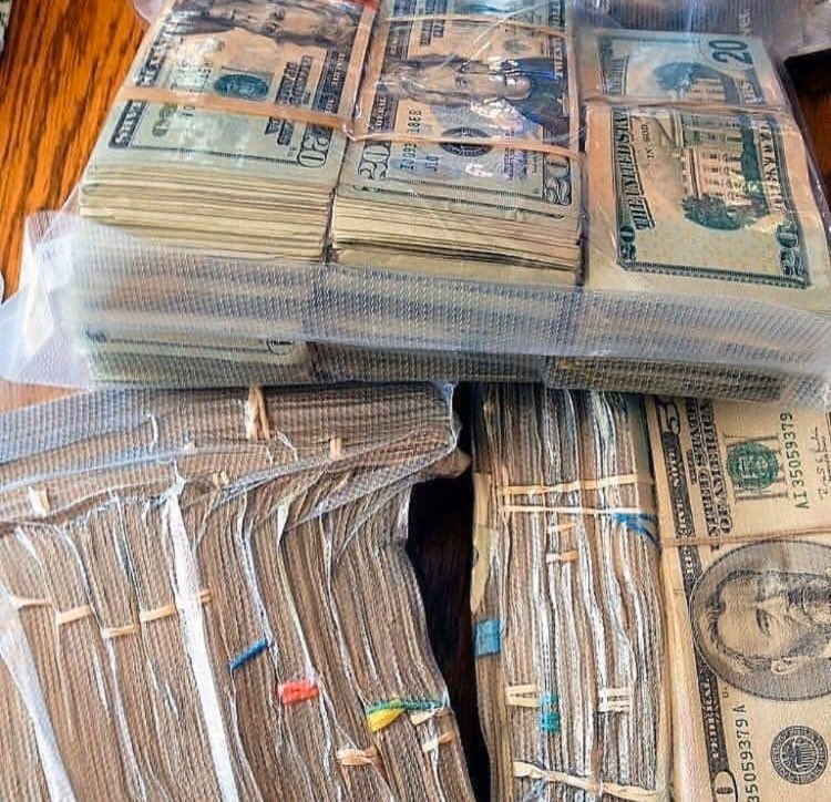 sugarmamalegit1's tweet photo. Hurry!!!! I need trusted and loyal babies.💋I don't want sex or nudes. First 100 to follow like and RT get $10,000 each. I'm ready to spoil you with funds💵 only if I can trust you!

#sugarmommy  #Giveaways DM on here https://t.co/6YcOrAYJU4