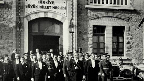 ElmaDergisi's tweet photo. 23 Nisan Ulusal Egemenlik ve Çocuk Bayramı Kutlu olsun. https://t.co/jdG9AJUEQA