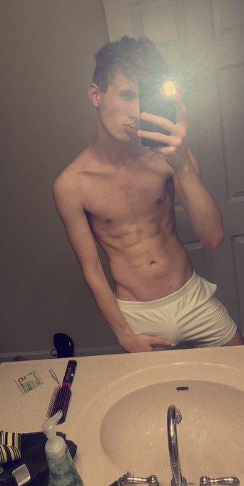 Bout to start working out again right now cuz this quarantine is hurting meh body 🥨🥩🥓🍔🍟🍕 https://t.c<a href="/tag/helixbeachbums"class="tags"><span>#helixbeachbums</span></a>